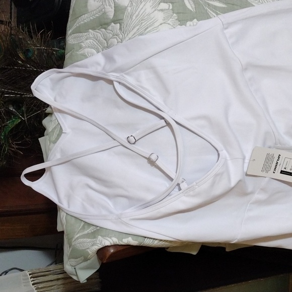Cool run white vertical/ horizontal stretch jumpsuit sxL.  BRand new. - Picture 4 of 8